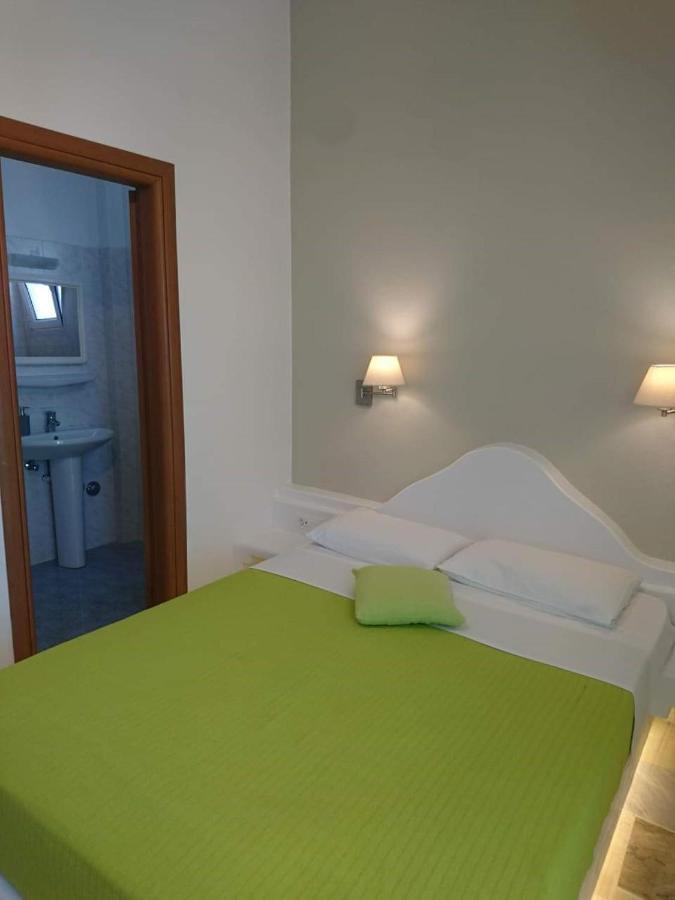 Ino Hotel Камари Экстерьер фото